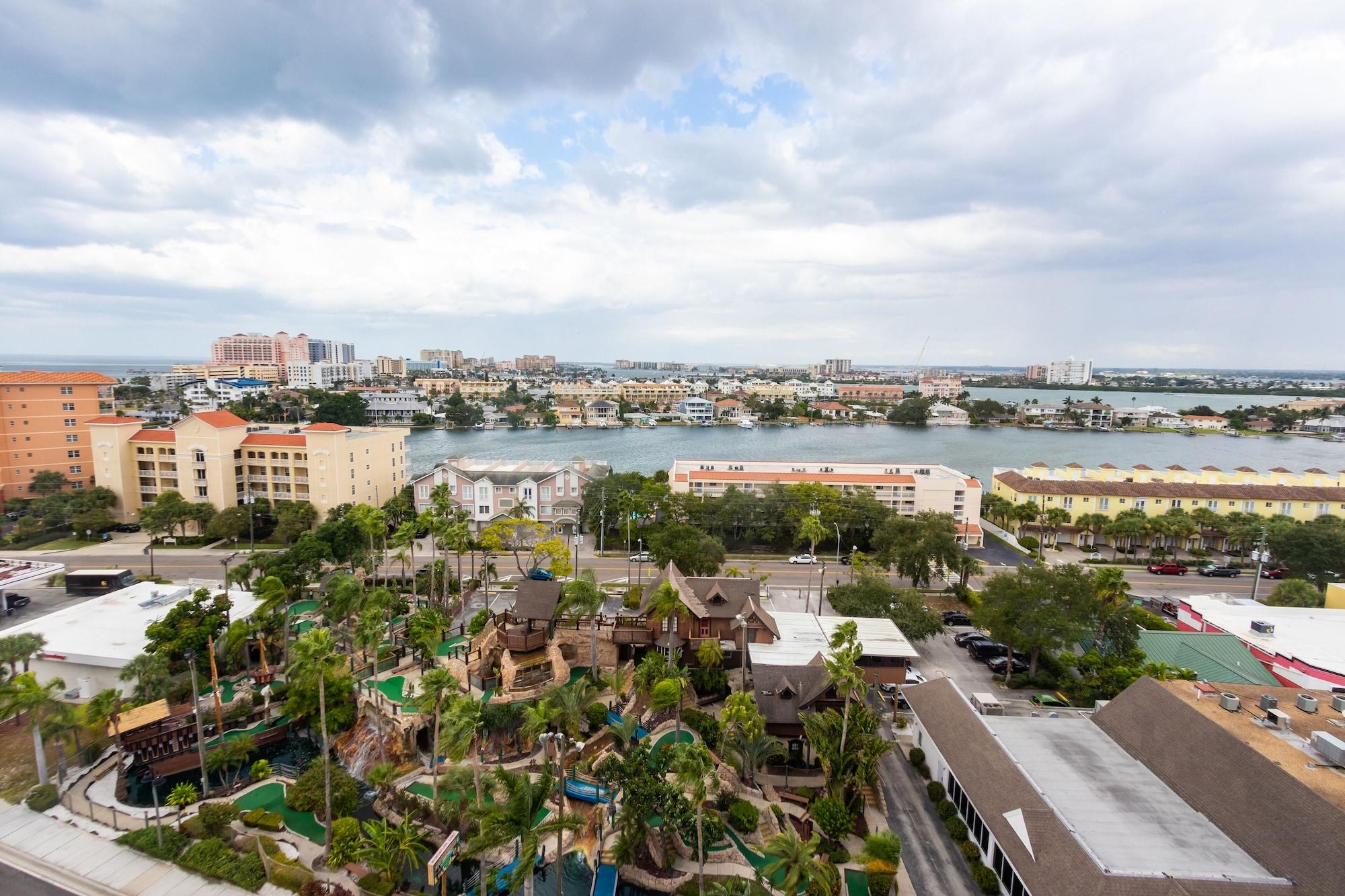 Hampton Inn And Suites Clearwater Beach Exterior photo