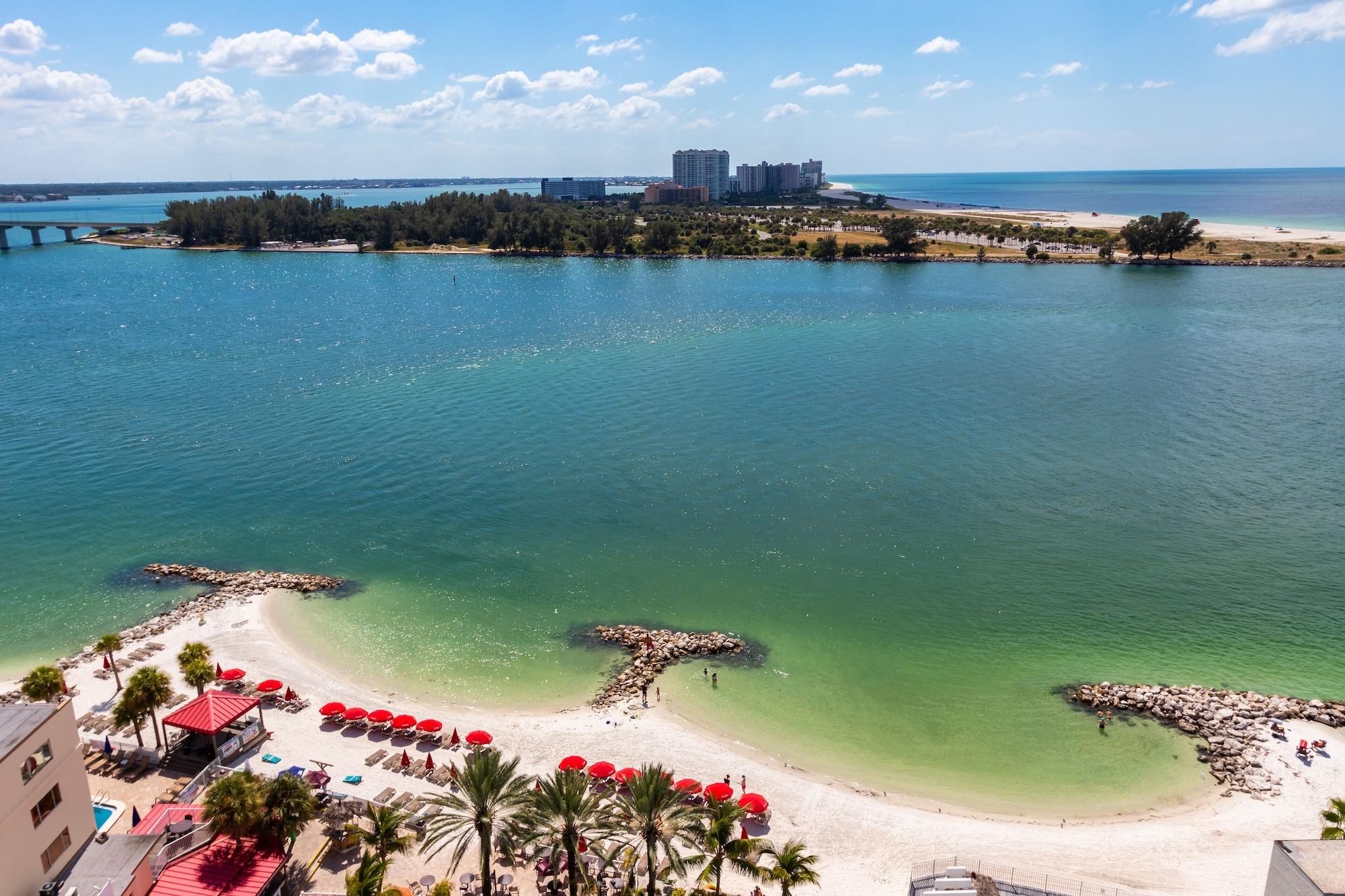 Hampton Inn And Suites Clearwater Beach Exterior photo