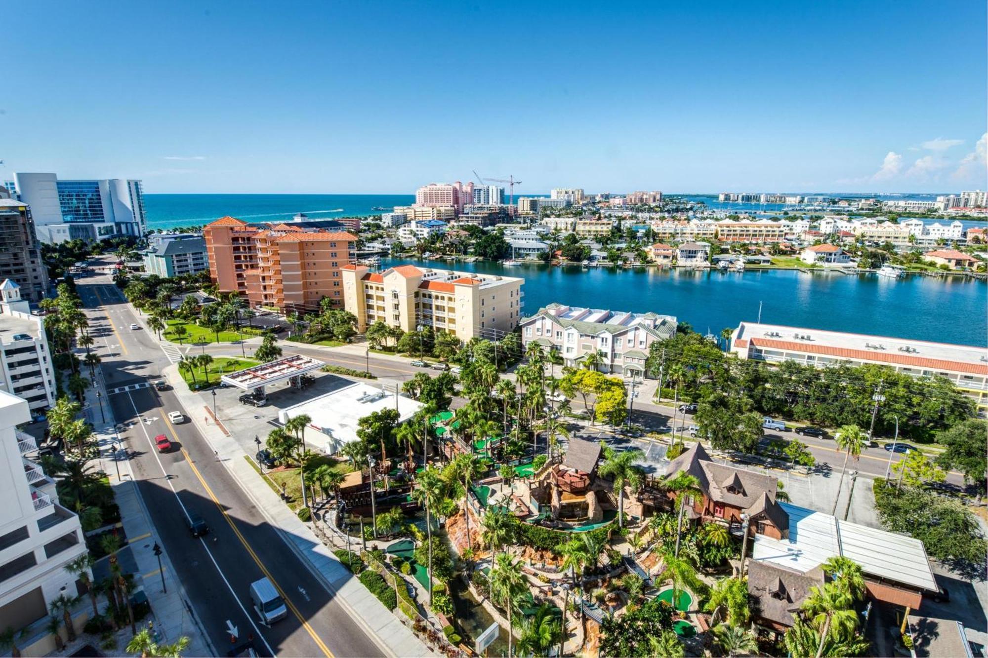 Hampton Inn And Suites Clearwater Beach Exterior photo