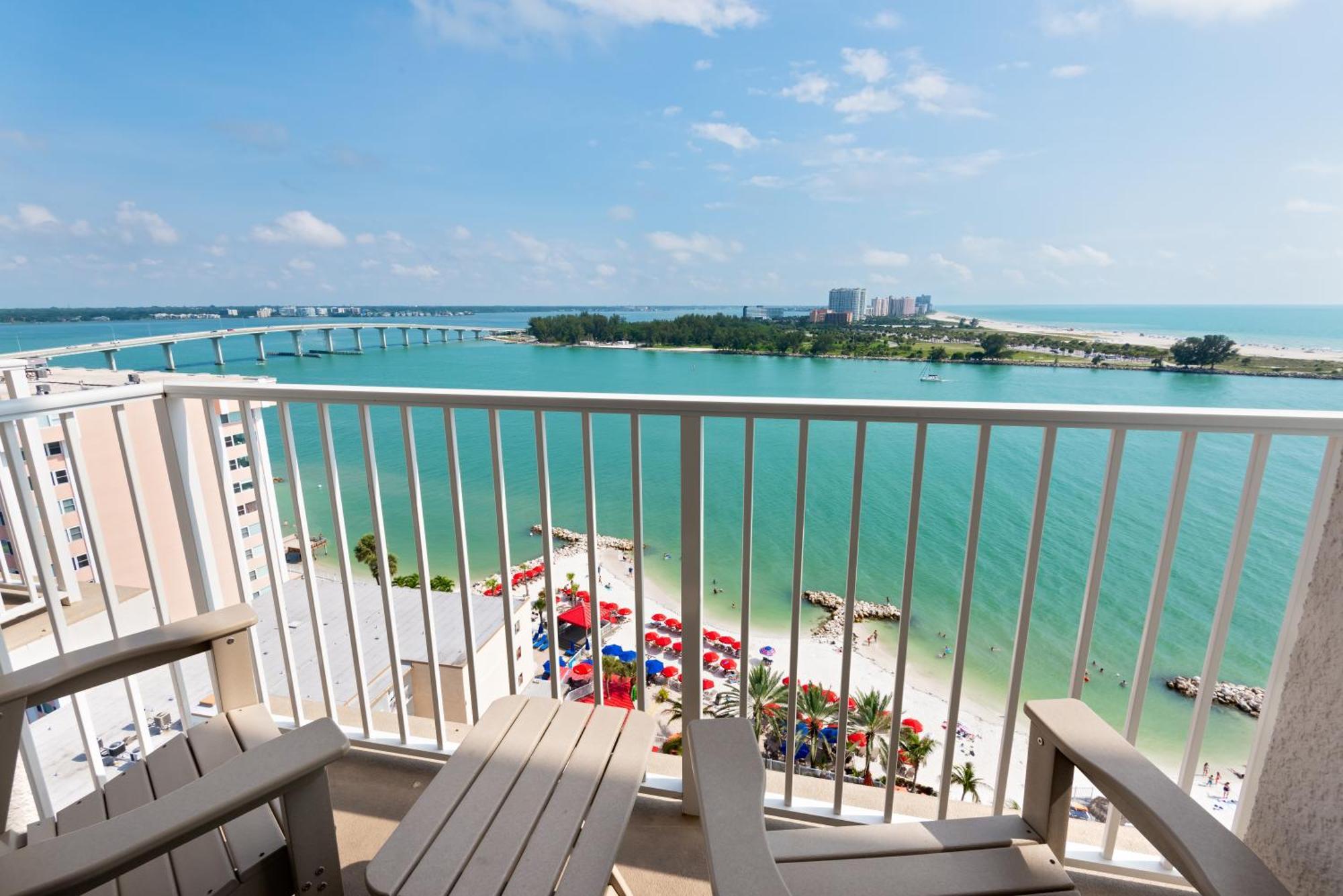 Hampton Inn And Suites Clearwater Beach Exterior photo