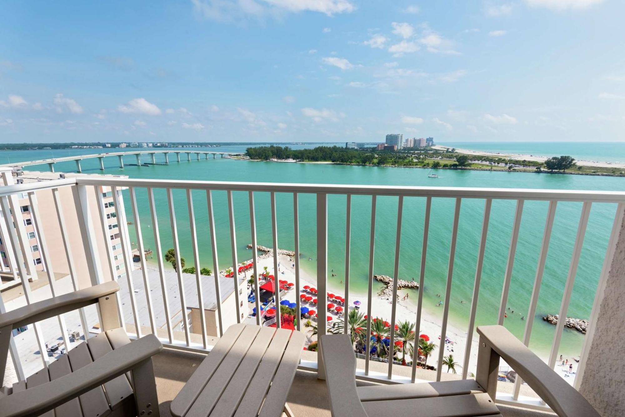 Hampton Inn And Suites Clearwater Beach Exterior photo