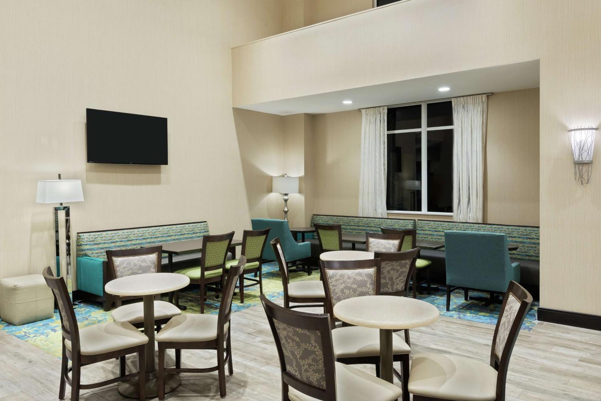 Hampton Inn And Suites Clearwater Beach Exterior photo