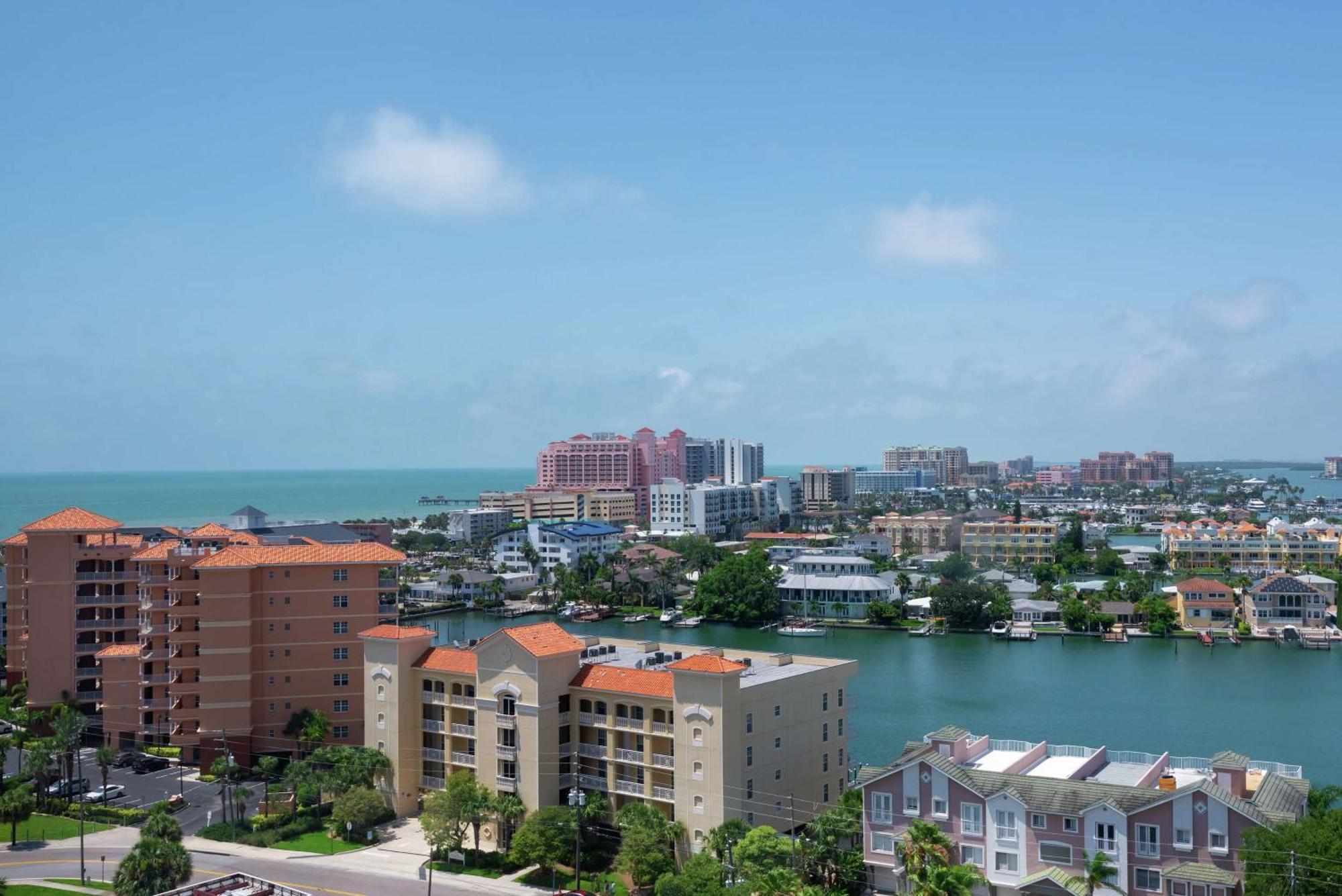 Hampton Inn And Suites Clearwater Beach Exterior photo