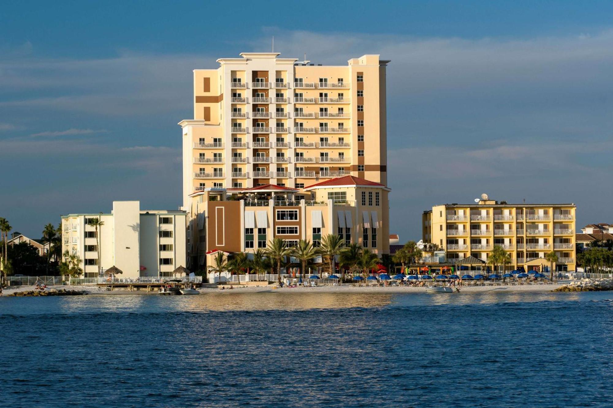 Hampton Inn And Suites Clearwater Beach Exterior photo