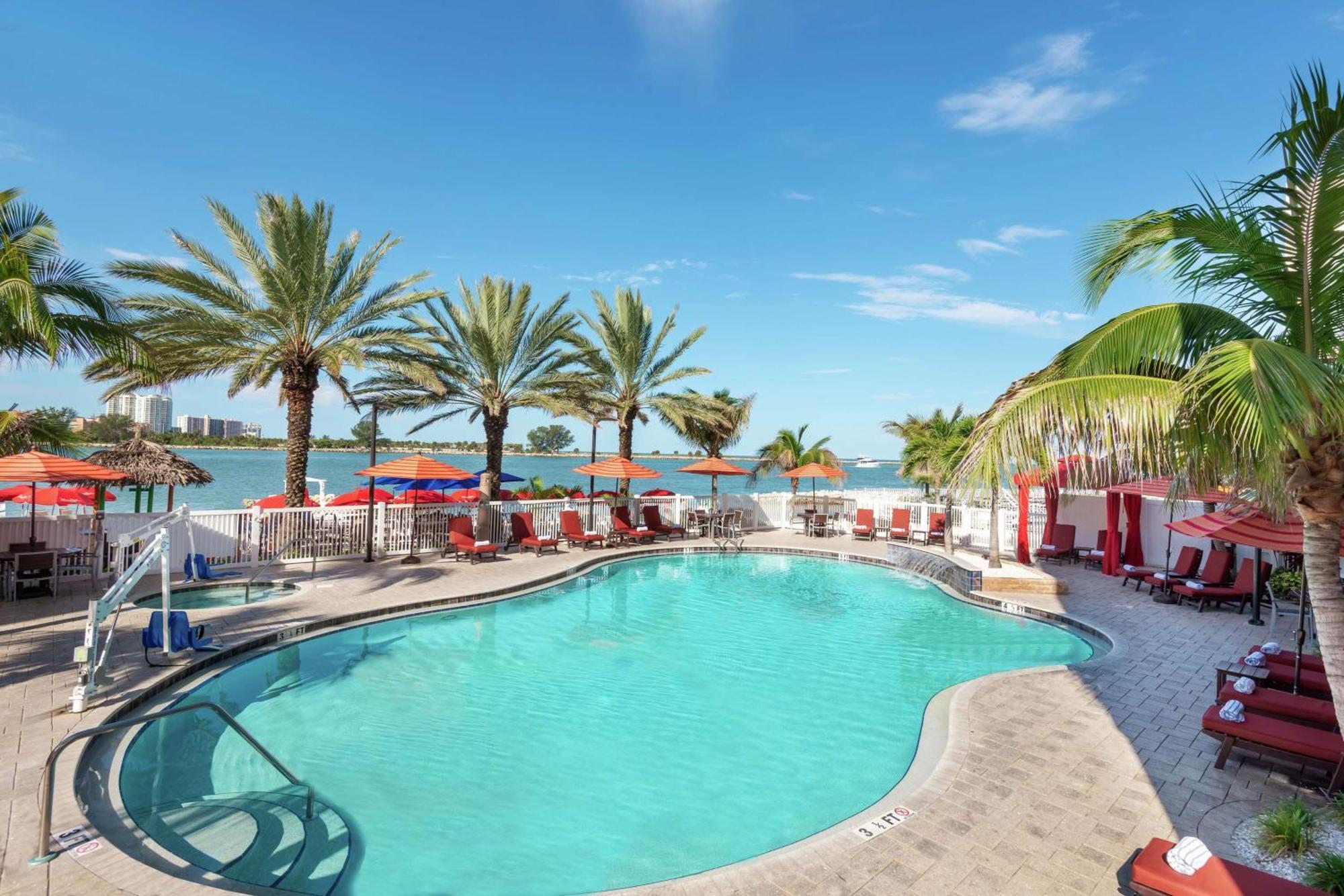 Hampton Inn And Suites Clearwater Beach Exterior photo