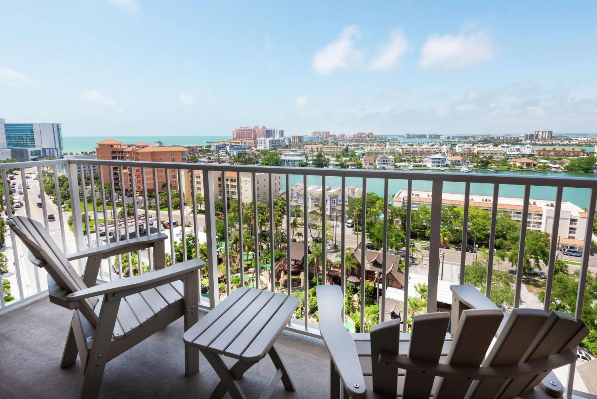 Hampton Inn And Suites Clearwater Beach Exterior photo