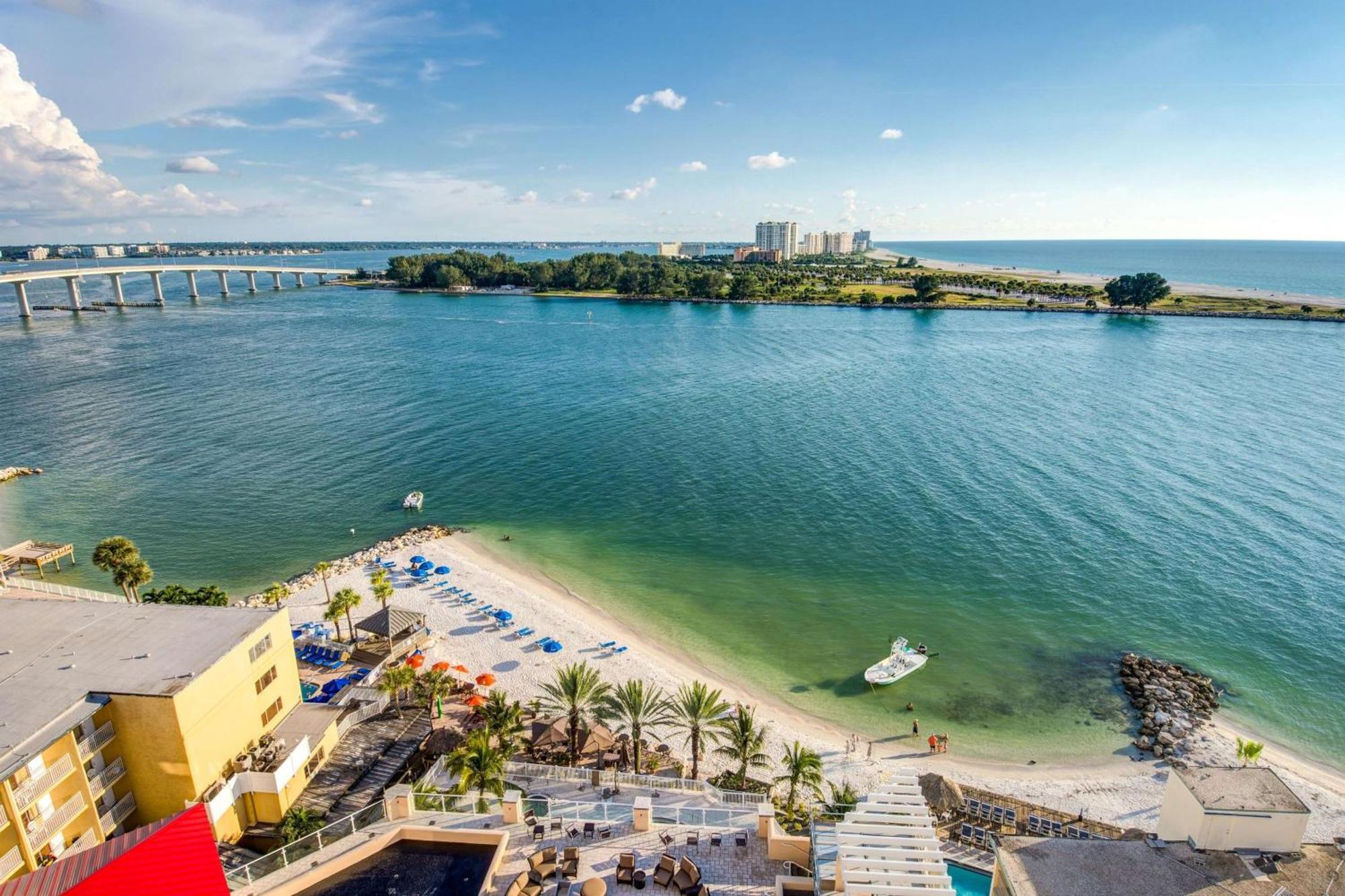 Hampton Inn And Suites Clearwater Beach Exterior photo